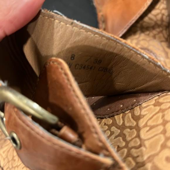 B.O.C Sandals Brown Size 8 M/W Leather T-strap - Picture 7 of 7